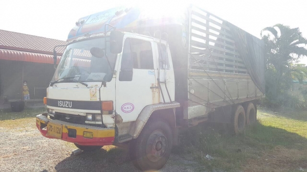 ขาย 10 ล้อ เพลาเดียว ISUZU ROCKY เครื่อง 6BG1 175 แรงม้าฝาส้ม คัสซีสวย พวงมาลัยพาวเวอร์ เบรคลมดัน ทะเบียนพร้อมโอนครับ