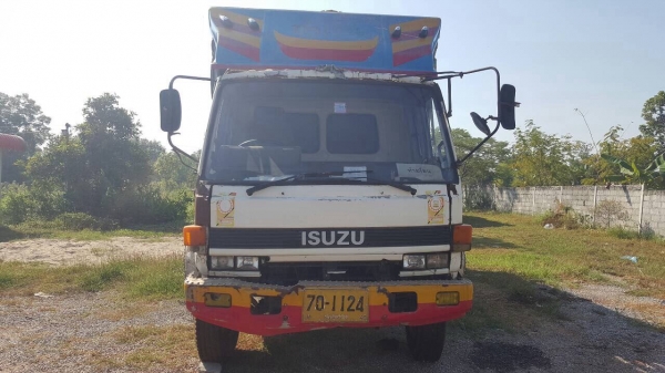 ขาย 10 ล้อ เพลาเดียว ISUZU ROCKY เครื่อง 6BG1 175 แรงม้าฝาส้ม คัสซีสวย พวงมาลัยพาวเวอร์ เบรคลมดัน ทะเบียนพร้อมโอนครับ