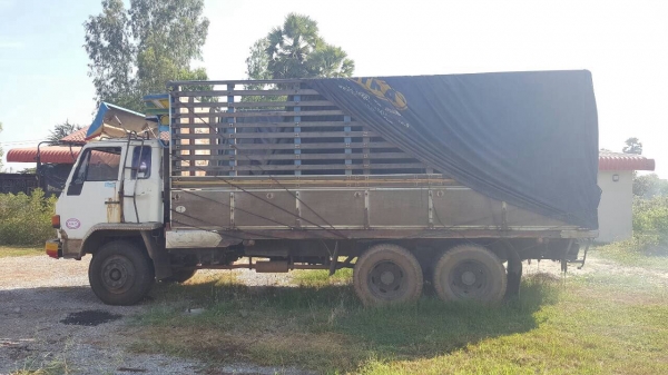 ขาย 10 ล้อ เพลาเดียว ISUZU ROCKY เครื่อง 6BG1 175 แรงม้าฝาส้ม คัสซีสวย พวงมาลัยพาวเวอร์ เบรคลมดัน ทะเบียนพร้อมโอนครับ