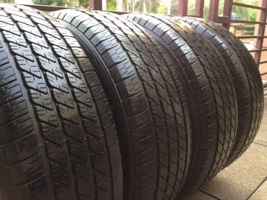 ยาง Michelin 265 65 17 ปี12 ดอกเต็ม พร้อมใช้งาน ราคาไม่แพง