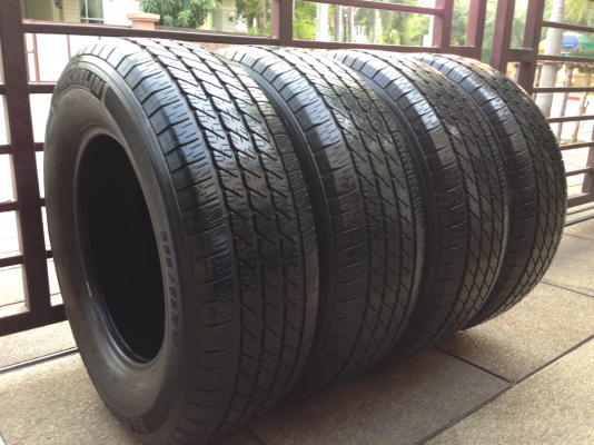 ยาง Michelin 265 65 17 ปี12 ดอกเต็ม พร้อมใช้งาน ราคาไม่แพง