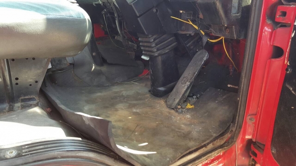 ขาย 6 ล้อ ROCKY พื้นเรียบ ยาว 6.50 เมตร เครื่อง 6BD1 165 แรงม้า คัสซีสวยตลอดเส้น เบรคทิฟฟี่ ยางเรเดียลเต็ม แอร์เย็น พาวเวอร์ ทะเบียนพร้อมโอนครับ ขาย 6 ล้อ ROCKY พื้นเรียบ ยาว 6.50 เมตร เครื่อง 6BD1 165 แรงม้า คัสซีสวยตลอดเส้น เบรคทิฟฟี่ ยางเรเดียลเต็ม แอร์เย็น พาวเวอร์ ทะเบียนพร้อมโอนครับ