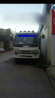 รถอีซูซุ 10 ล้อ หัวลาก 270 แรงม้า. ปี 42.   สนใจติดต่อ  081 - 6079515