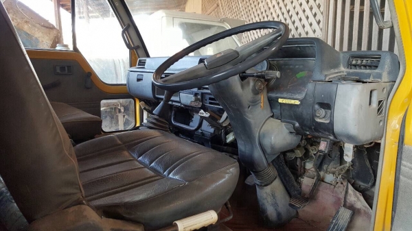 ขาย รถโม่ปูน 2.5 คิว FUSO เครื่อง 6D15 175 แรงม้า คัสซีสวยตลอดเส้น พวงมาลัยพาวเวอร์ ยางเต็ม เอกสารใบอินวอยซ์ ราคาต่อรองได้ครับ