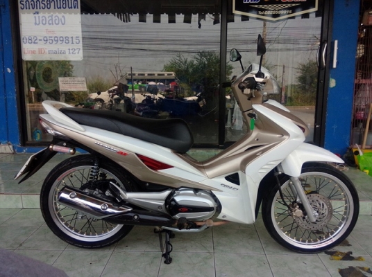 Wave 110i-AT สีขาว-น้ำตาล หัวฉีดประหยัดน้ำมัน ราคาถูกครับ