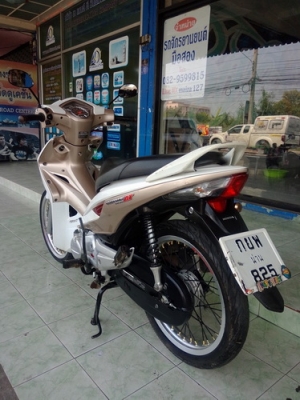 Wave 110i-AT สีขาว-น้ำตาล หัวฉีดประหยัดน้ำมัน ราคาถูกครับ