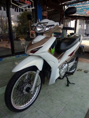 Wave 110i-AT สีขาว-น้ำตาล หัวฉีดประหยัดน้ำมัน ราคาถูกครับ