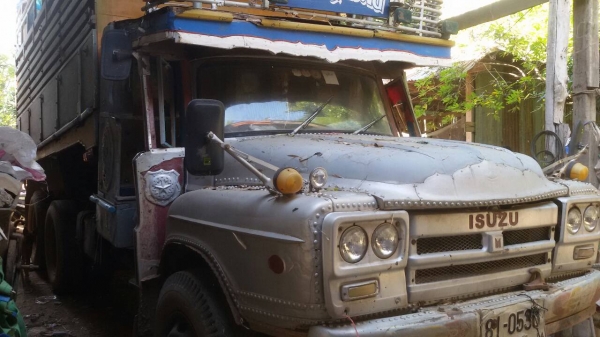 สิบล้อ หัวยาว EH 700 -1เพา สโลส ดั้ม ค็อกเกษตร พ.เวอร์ ช่วงล่างใหญ่ สโลสกลาง พร้อมใช้ ทะเบียนพร้อมโอน ราคาถูกๆ 239,000บ