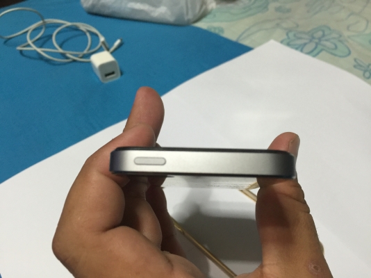 ลดเหลือ 10,900 บาท ไอโฟน 5S 16จิ๊ก สีเทา อุปกรณ์แท้ครบกล่อง อีมี่ตรงกล่อง สแกนนิ้วมือใช้ได้ปกติ เครื่องศูนย์ AIS ติดฟลิม์กระจกหน้า-หลัง ใส่เคสบั๊มเปอร์ ใช้งานปกติทุกอย่าง ไม่เคยหล่น ไม่เคยซ่อม ไม่ติดรหัส ไม่ติดไอคราว รีเซ็ทได้ตลอด รายละเอียดตามรูป ขาย 11,