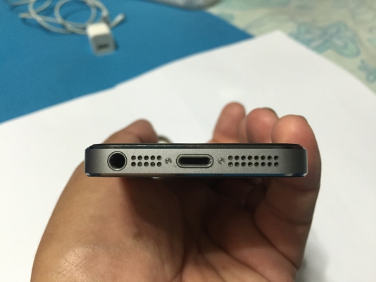 ลดเหลือ 10,900 บาท ไอโฟน 5S 16จิ๊ก สีเทา อุปกรณ์แท้ครบกล่อง อีมี่ตรงกล่อง สแกนนิ้วมือใช้ได้ปกติ เครื่องศูนย์ AIS ติดฟลิม์กระจกหน้า-หลัง ใส่เคสบั๊มเปอร์ ใช้งานปกติทุกอย่าง ไม่เคยหล่น ไม่เคยซ่อม ไม่ติดรหัส ไม่ติดไอคราว รีเซ็ทได้ตลอด รายละเอียดตามรูป ขาย 11,