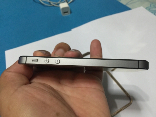 ลดเหลือ 10,900 บาท ไอโฟน 5S 16จิ๊ก สีเทา อุปกรณ์แท้ครบกล่อง อีมี่ตรงกล่อง สแกนนิ้วมือใช้ได้ปกติ เครื่องศูนย์ AIS ติดฟลิม์กระจกหน้า-หลัง ใส่เคสบั๊มเปอร์ ใช้งานปกติทุกอย่าง ไม่เคยหล่น ไม่เคยซ่อม ไม่ติดรหัส ไม่ติดไอคราว รีเซ็ทได้ตลอด รายละเอียดตามรูป ขาย 11,