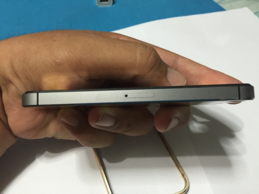 ลดเหลือ 10,900 บาท ไอโฟน 5S 16จิ๊ก สีเทา อุปกรณ์แท้ครบกล่อง อีมี่ตรงกล่อง สแกนนิ้วมือใช้ได้ปกติ เครื่องศูนย์ AIS ติดฟลิม์กระจกหน้า-หลัง ใส่เคสบั๊มเปอร์ ใช้งานปกติทุกอย่าง ไม่เคยหล่น ไม่เคยซ่อม ไม่ติดรหัส ไม่ติดไอคราว รีเซ็ทได้ตลอด รายละเอียดตามรูป ขาย 11,