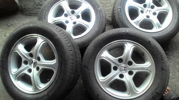 แม๊กพร้อมยางขอบ15 HONDA CRV  ชุด 4 ล้อ tel.081-427-3941 ไลน์ไอดี autobot107