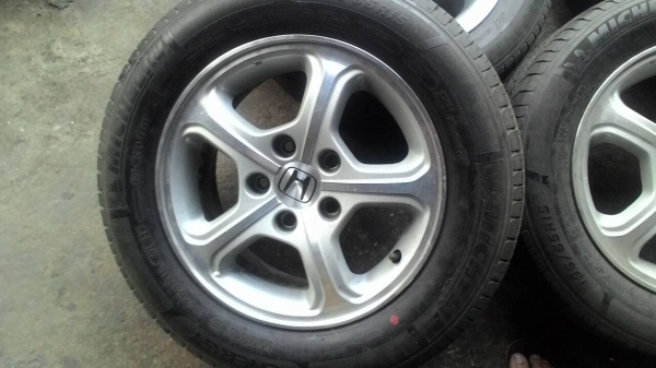 แม๊กพร้อมยางขอบ15 HONDA CRV ชุด 4 ล้อ tel.081-427-3941 ไลน์ไอดี autobot107 แม๊กพร้อมยางขอบ15 HONDA CRV ชุด 4 ล้อ tel.081-427-3941 ไลน์ไอดี autobot107