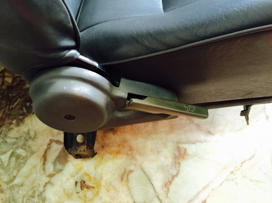 ขายเบาะรถยนต์ DAIHATSU MIRA L80 สภาพสวยพร้อมราง ขายเบาะรถยนต์ DAIHATSU MIRA L80 สภาพสวยพร้อมราง