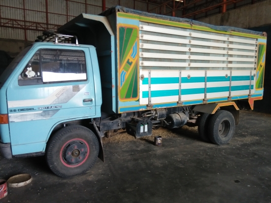 รถ 6 ล้อ ISUZU NKR 110 แรง