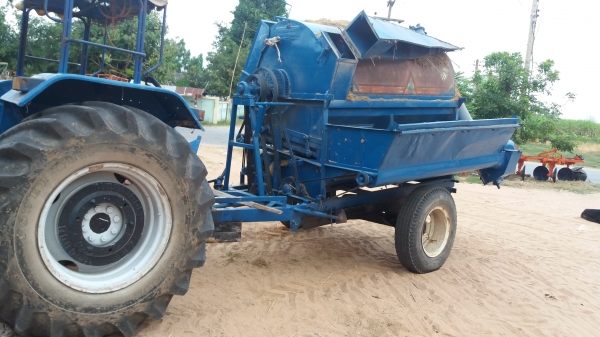 เครื่องนวดข้าวเกษตรพัฒนาแปดฟุตจ้าวช้าง