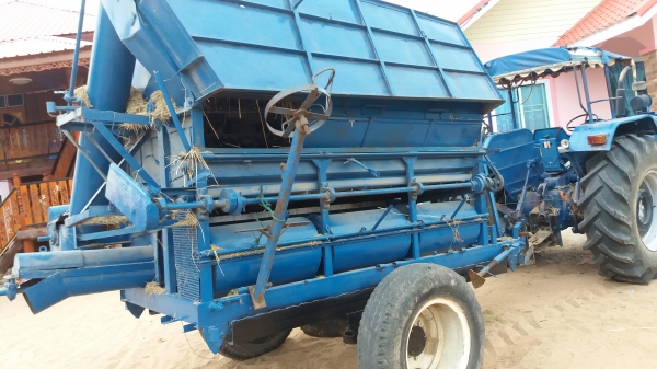 เครื่องนวดข้าวเกษตรพัฒนาแปดฟุตจ้าวช้าง