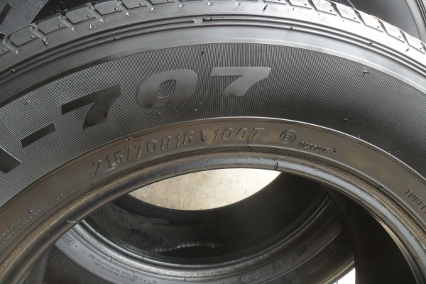 ยาง MAXXIS 215/70R16ปี13 สวยๆ 4 เส้น ราคา 2800 บาท