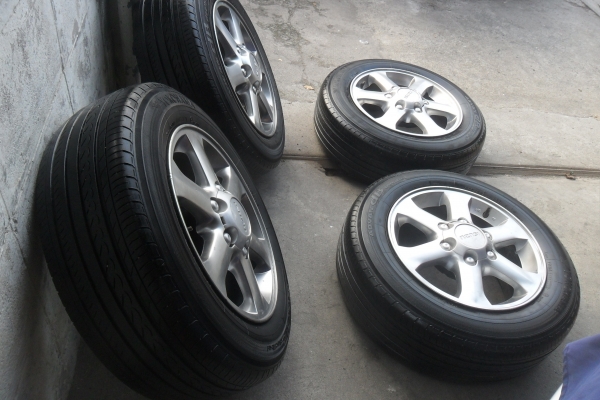 ล้อแม็ก16นิ้ว6รู อีซุสุ พร้อมยาง สวยๆ 4 ล้อ ราคา 6900 บาท