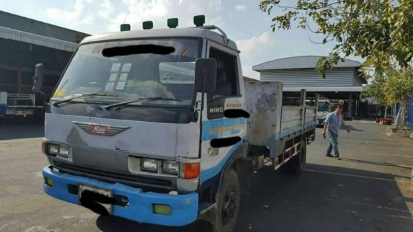 ขายรถบรรทุกหกล้อ Hino FC2WEKA ปี 37 เครื่อง wo4d-120 แรง กระบะไม่ดัมพ์ช่วงยาว 5.50 เมตร ทะเบียนพร้อม