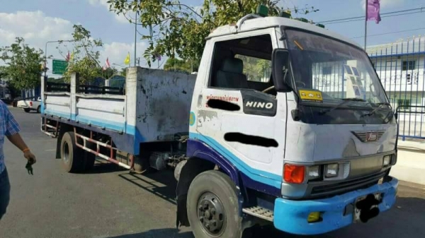 ขายรถบรรทุกหกล้อ Hino FC2WEKA ปี 37 เครื่อง wo4d-120 แรง กระบะไม่ดัมพ์ช่วงยาว 5.50 เมตร ทะเบียนพร้อม ขายรถบรรทุกหกล้อ Hino FC2WEKA ปี 37 เครื่อง wo4d-120 แรง กระบะไม่ดัมพ์ช่วงยาว 5.50 เมตร ทะเบียนพร้อม