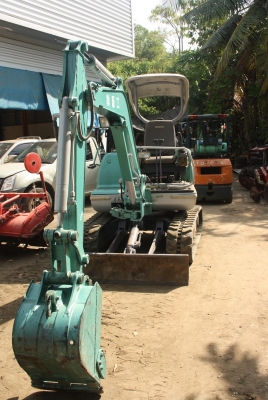 รถแบ็คโฮ KOBELCO SK025 นำเข้า