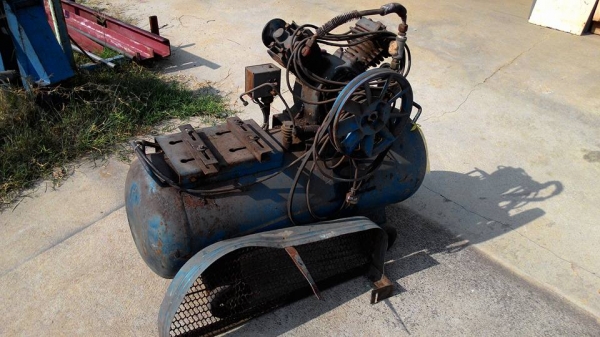 เครื่องปั๊มลม ยี่ห้อ PUMA ขนาด 90 ลิตร ขายตามสภาพ