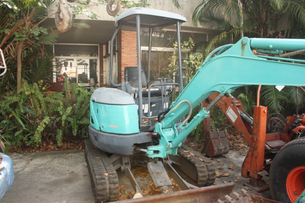 รถแบ็คโฮ KOBELCO PC25SR นำเข้า ขอบคุณ truck2hand ครับ