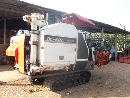 ขาย dc 68 G สภาพสวยมาก  มีอุปกรณ์ เกีย่วถั่ว ปอเทือง ข้าว ครบ