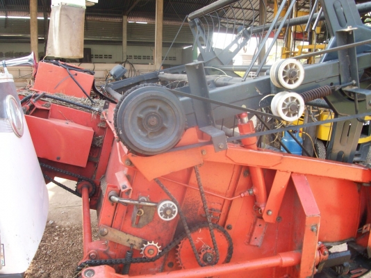 ขาย dc 68 G สภาพสวยมาก  มีอุปกรณ์ เกีย่วถั่ว ปอเทือง ข้าว ครบ