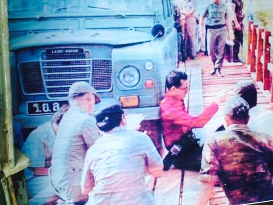 ขายเลนโรเวอร์ สมัยเจ้าคุณปู่ เครื่องอีซูซุ 2200 ซีซี ดีเซล สุดประหยัด เครื่องดีมาก สตาร์ททีเดียวติด  สภาพแห้งๆ คลาสสิค ขาย 99,000 บาท ติดต่อคุณเอ๋ 092-6356419