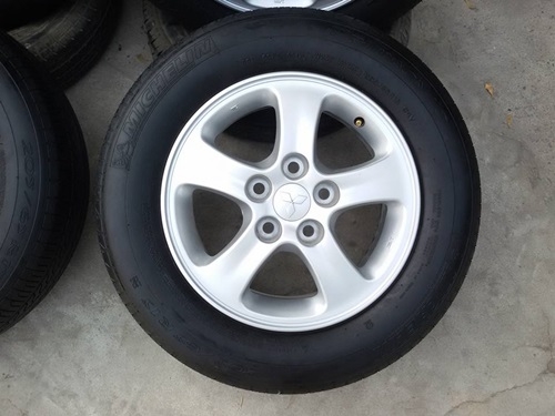 ขายล้อ Mitsubishi Triton15 ยาง205/65/15 4 ล้อ ขายล้อ Mitsubishi Triton15 ยาง205/65/15 4 ล้อ