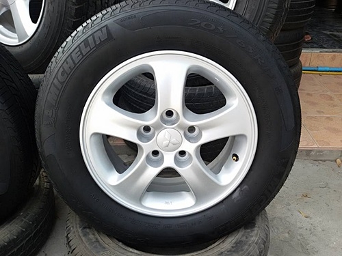 ขายล้อ Mitsubishi Triton15 ยาง205/65/15 4 ล้อ ขายล้อ Mitsubishi Triton15 ยาง205/65/15 4 ล้อ