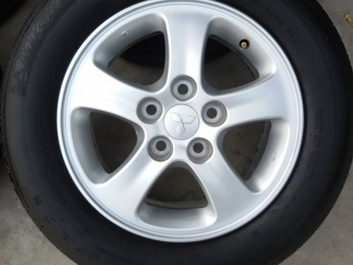 ขายล้อ Mitsubishi Triton15 ยาง205/65/15 4 ล้อ ขายล้อ Mitsubishi Triton15 ยาง205/65/15 4 ล้อ