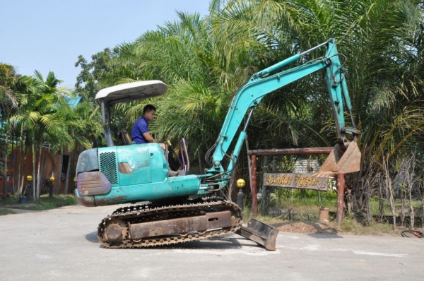 KOMATSU PC30-7พร้อมลายหัวแย๊ก คอนโทลน้ำมัน ปั้มนิ้ว สวยเดิมจากญี่ปุ่น ทำงานสมบูรณ์ทุกระบบ รับรองไม่ผิดหวัง 330,000 เท่านั้น!!