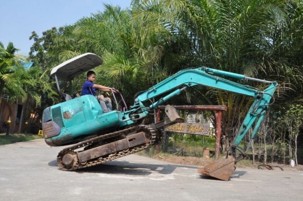 KOMATSU PC30-7พร้อมลายหัวแย๊ก คอนโทลน้ำมัน ปั้มนิ้ว สวยเดิมจากญี่ปุ่น ทำงานสมบูรณ์ทุกระบบ รับรองไม่ผิดหวัง 330,000 เท่านั้น!!