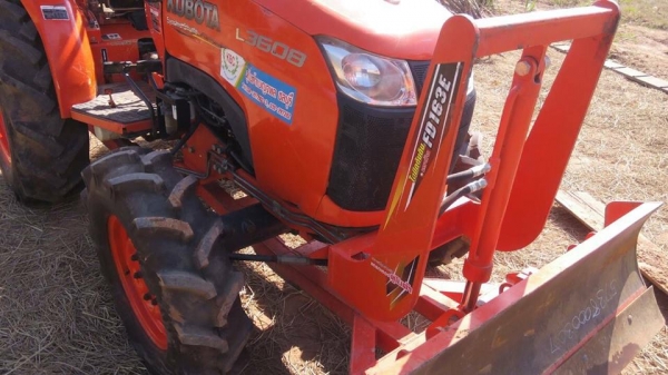 ขายรถไถ KUBOTA L3608 ใช้งานน้อย อุปกรณ์ครบ ดันหน้า ผานหลัง สภาพสวยพร้อมใช้งาน เอกสารพร้อมโอน สนใจโทร 090-8588220คุณนะ 093-3258446คุณบิว หรือเข้าดูสินค้าอื่นๆได้ที่ www.truck.in.th/498 หรือเพจFacebook ณรงค์ ซื้อขายรถมือสอง (เว็บไซต์ส่วนตัว) หรือFacebook ตล