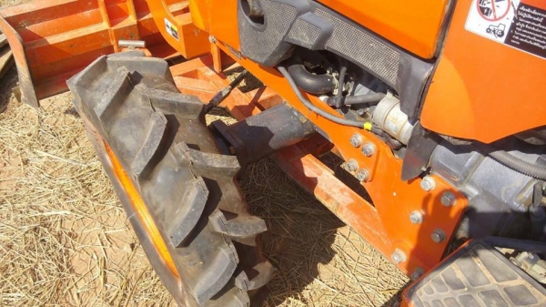 ขายรถไถ KUBOTA L3608 ใช้งานน้อย อุปกรณ์ครบ ดันหน้า ผานหลัง สภาพสวยพร้อมใช้งาน เอกสารพร้อมโอน สนใจโทร 090-8588220คุณนะ 093-3258446คุณบิว หรือเข้าดูสินค้าอื่นๆได้ที่ www.truck.in.th/498 หรือเพจFacebook ณรงค์ ซื้อขายรถมือสอง (เว็บไซต์ส่วนตัว) หรือFacebook ตล