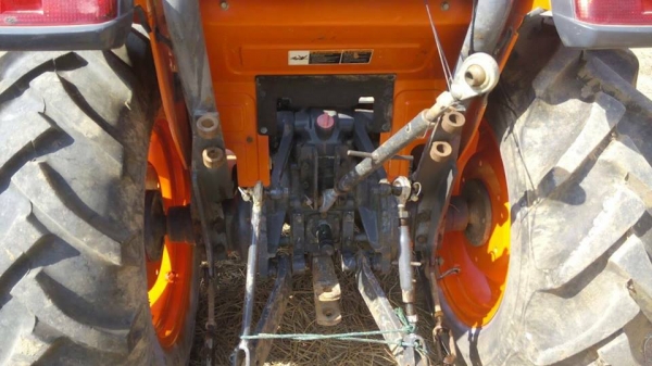 ขายรถไถ KUBOTA L3608 ใช้งานน้อย อุปกรณ์ครบ ดันหน้า ผานหลัง สภาพสวยพร้อมใช้งาน เอกสารพร้อมโอน สนใจโทร 090-8588220คุณนะ 093-3258446คุณบิว หรือเข้าดูสินค้าอื่นๆได้ที่ www.truck.in.th/498 หรือเพจFacebook ณรงค์ ซื้อขายรถมือสอง (เว็บไซต์ส่วนตัว) หรือFacebook ตล