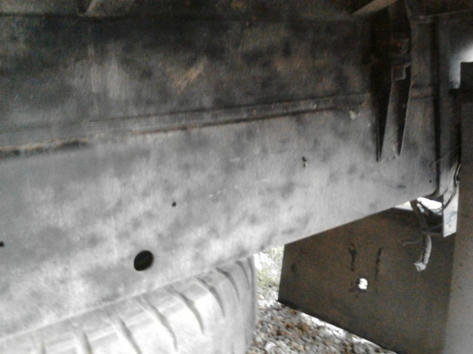 รถอีซูซุ 6 ล้อ FTR  175 แรงม้า. ปี 35.  สนใจติดต่อ  081 - 6079515