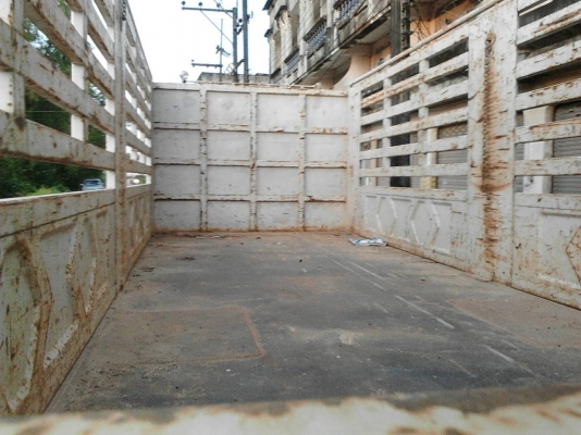 รถอีซูซุ 6 ล้อ FTR  175 แรงม้า. ปี 35.  สนใจติดต่อ  081 - 6079515