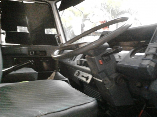 รถอีซูซุ 6 ล้อ FTR  175 แรงม้า. ปี 35.  สนใจติดต่อ  081 - 6079515