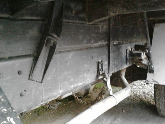 รถอีซูซุ 6 ล้อ FTR  175 แรงม้า. ปี 35.  สนใจติดต่อ  081 - 6079515