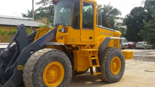 ขายรถตัก VOLVO รุ่น L70E ( ราคา 2,500,000 บาท ) ขายรถตัก VOLVO รุ่น L70E ( ราคา 2,500,000 บาท )