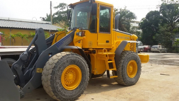 ขายรถตัก VOLVO รุ่น L70E ( ราคา 2,500,000 บาท )