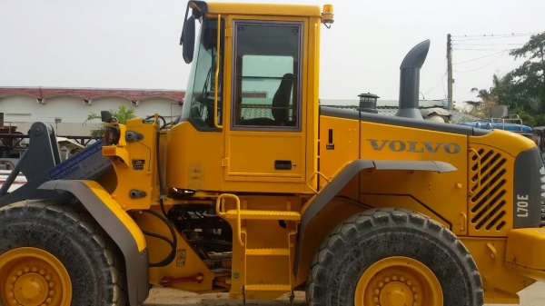 ขายรถตัก VOLVO รุ่น L70E ( ราคา 2,500,000 บาท ) ขายรถตัก VOLVO รุ่น L70E ( ราคา 2,500,000 บาท )