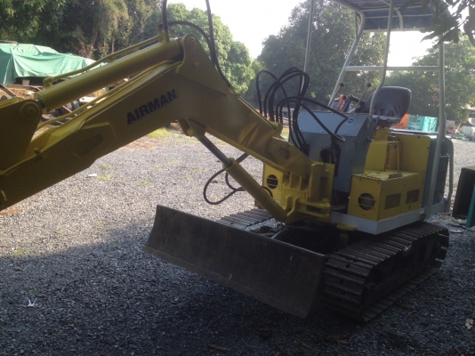 ขายแบคโฮเล็ก นำเข้าจากจากญี่ปุ่น สภาพสวย พร้อมใช้งานได้เลย