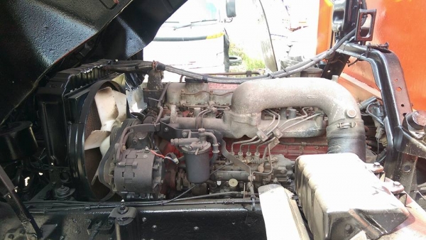 6 ล้อ บรรทุกแบคโคร 60 เครื่อง 185 แรง คัสซีสวย แอร์เย็น พร้อมทำงานครับ