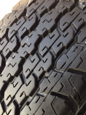 ยาง Bridgstone 205 R 16 ปี 11 2 เส้น สภาพสวยๆไม่มีปะไม่บวมดอกยางเหลือเยอะวิ่งใด้อีกนานราคาถูกๆ